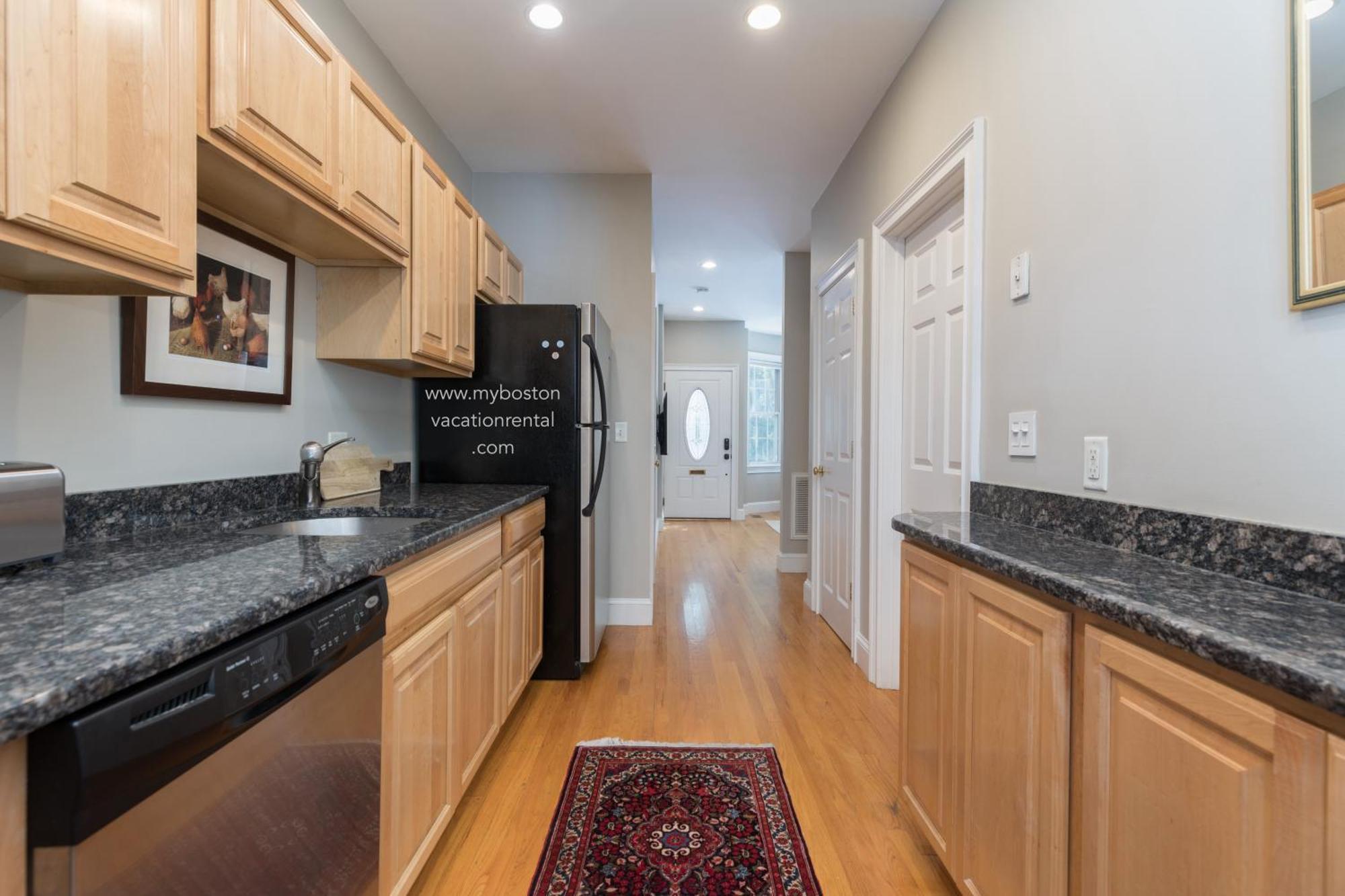 Sunny Convenient Home W/ Private Patio! Easy Walk To Everything! Βοστώνη Εξωτερικό φωτογραφία